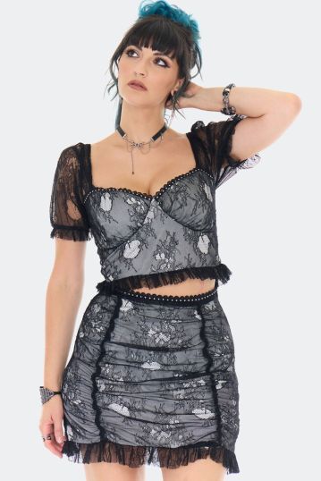 Witchy Lace Ruched Puff Sleeves Top